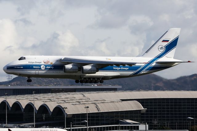 Antonov An-12 (RA-82043)