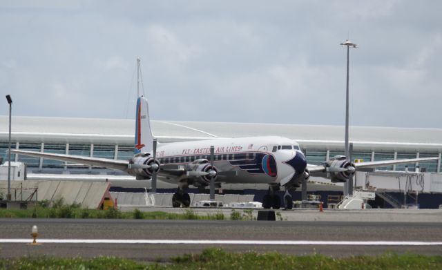 Douglas DC-7 (N836D)