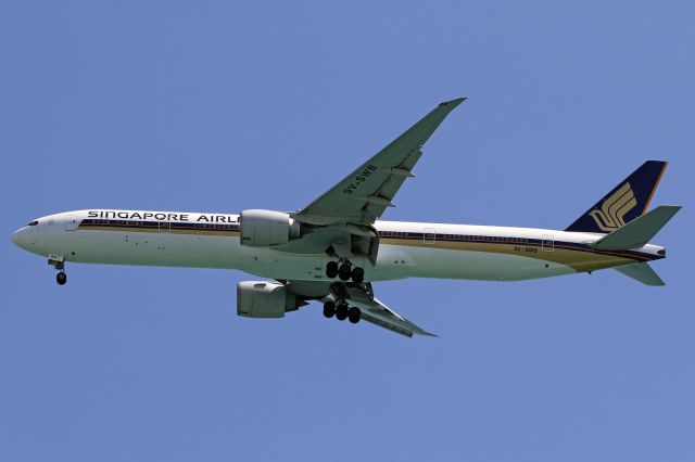 BOEING 777-300 (9V-SWB)