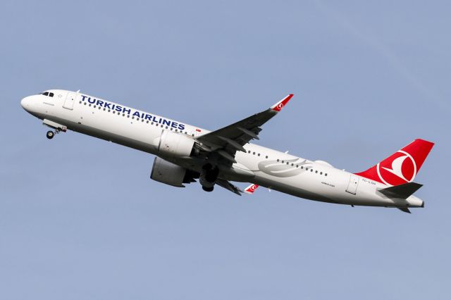Airbus A321neo (TC-LSH) - TK1994 climbing out from 23R on the way back to Istanbul 