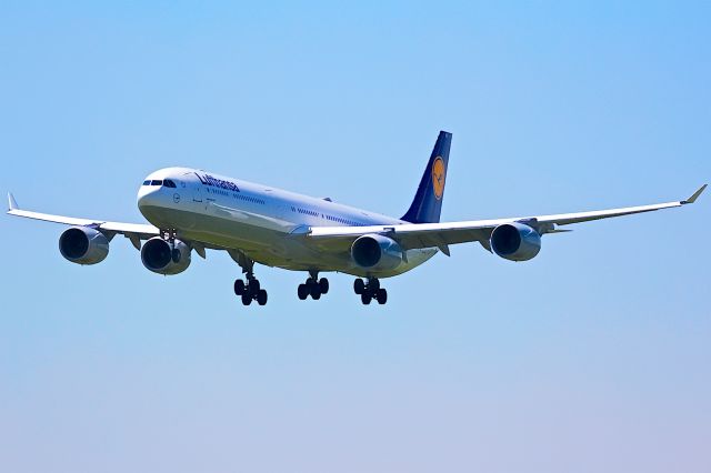 Airbus A340-600 (D-AIHC)