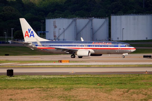 Boeing 737-800 (N820NN)