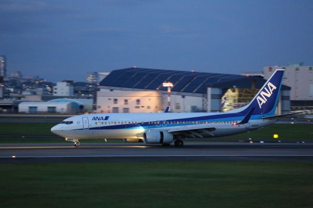 Boeing 737-800 (JA66AN)