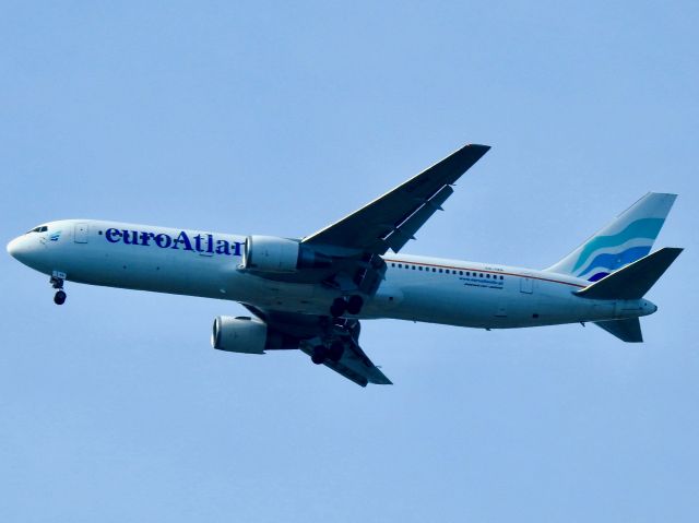 BOEING 767-300 (CS-TKR) - LOT33 BUD-JFK