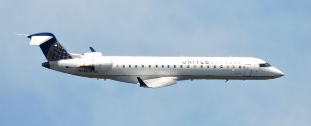 Canadair Regional Jet CRJ-700 (N516LR) - Minutes before landing, summer 2019.