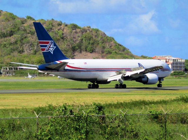 BOEING 767-300 (N741AX)