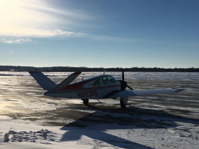Beechcraft Bonanza (33) (N9221Q)