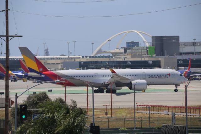Airbus A350-900 (HL7771)