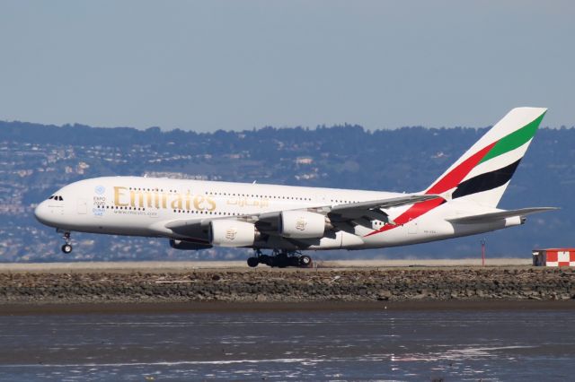 Airbus A380-800 (A6-EEU)