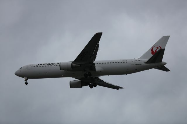 BOEING 767-300 (JA601J) - 10 May 2016:HND-HKD.