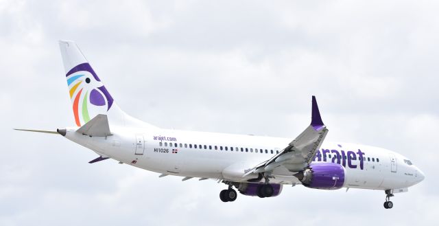 Boeing 737-700 (HI126)