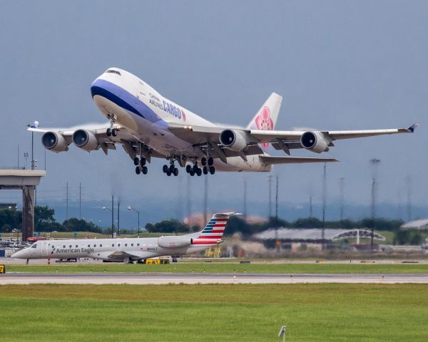 Boeing 747-400 (B-18719) - Blasting off to the north from DFW from the west runway complex in light rain.