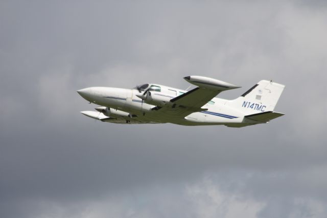 Cessna 402 (N141MC)