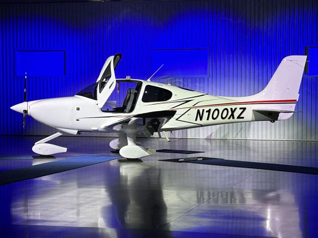 Cirrus SR-20 (N100XZ)