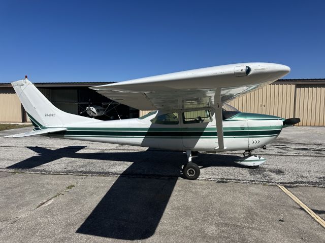 Cessna Skylane (N2409X)