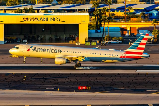 Airbus A321 (N194UW) - American Airlines A321 landing at PHX on 12/9/22. Taken with a Canon R7 and Tamron 70-200 G2 lens.