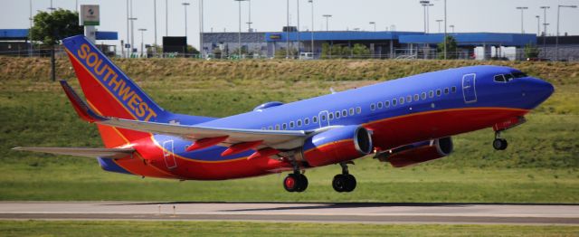 Boeing 737-700 (N7740A) - Departing from runway 25.