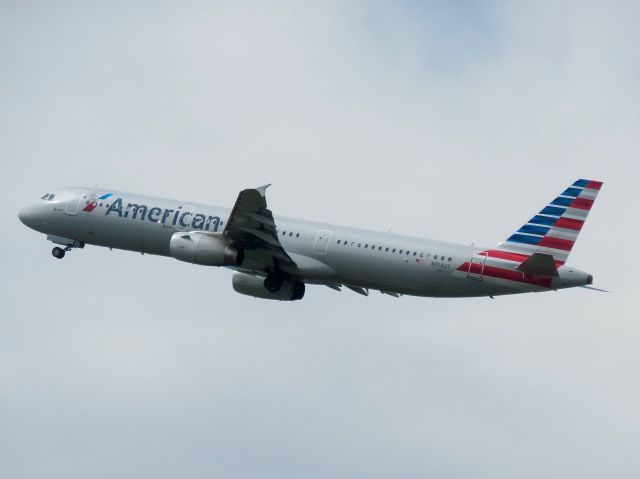 Airbus A321 (N914UY)