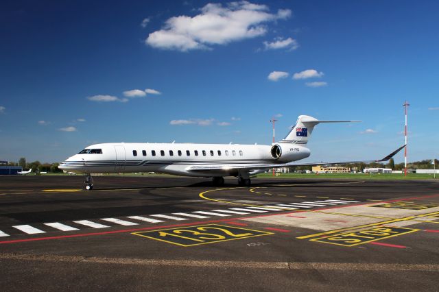 BOMBARDIER BD-700 Global 7500 (VH-FMG) - 20240410 