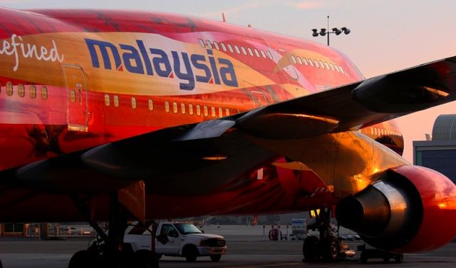 Boeing 747-400 (9M-MPD) - Malaysia Airlines B744 in Hibiscus livery