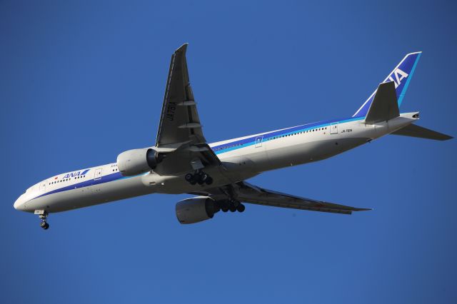 BOEING 777-300ER (JA781A)