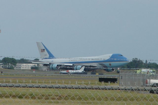 Boeing 747-200 (N29000) - Air Force One arrives on Runway 14 at Sarasota-Bradenton International Airport as President Obama visits the Suncoast