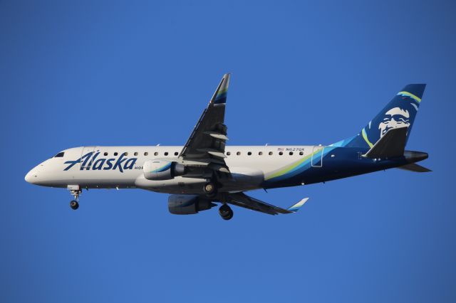 EMBRAER 175 (long wing) (N627QX)