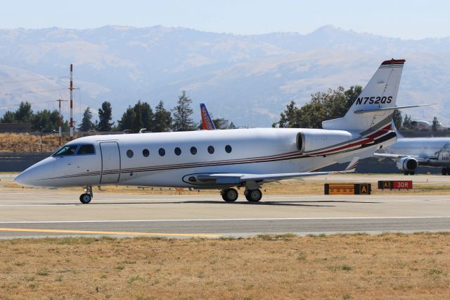 IAI Gulfstream G200 (N752QS)