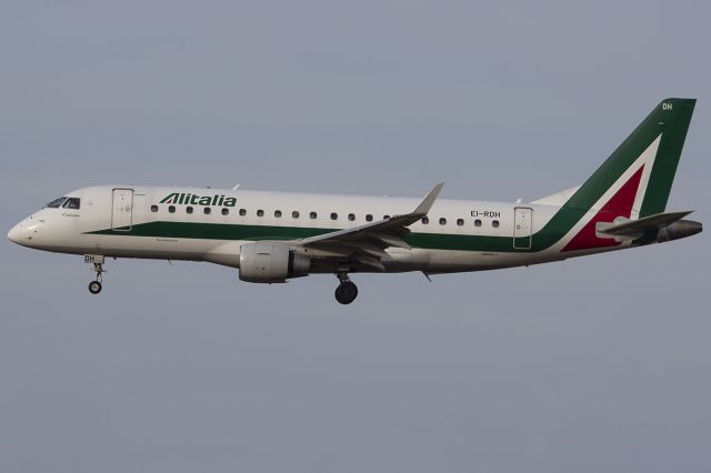 Embraer 175 (EI-RDH)