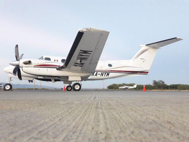 Beechcraft Super King Air 200 (XA-NYM) - MTY MEXICO