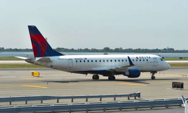 Embraer 175 (N228JQ) - Delta Connection Embraer ERJ-175LR N228JQ in New York JFK 