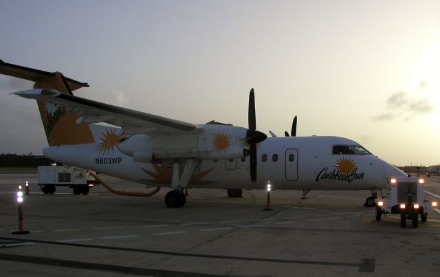 de Havilland Dash 8-100 (N803WP)