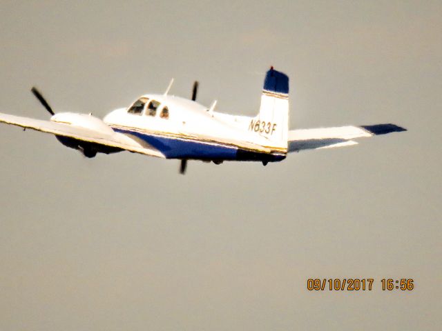 Beechcraft Twin Bonanza (N633F)