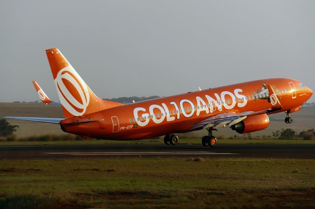 Boeing 737-800 (PR-GTF) - GOL 10 years!!