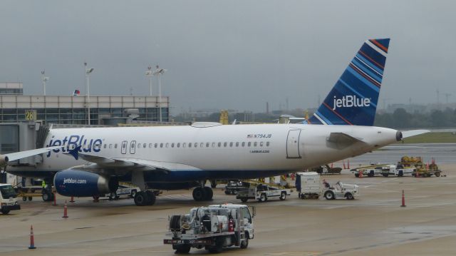 Airbus A320 (N794JB)