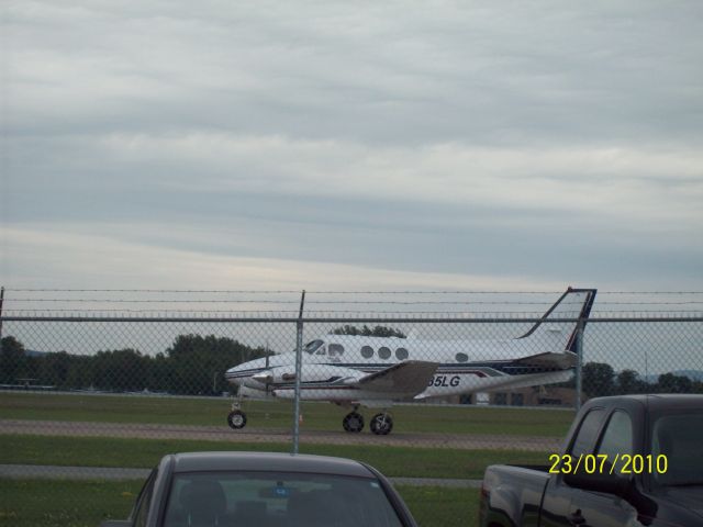 Beechcraft King Air 90 (N85LG)