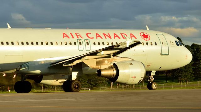 Airbus A320 (C-FFWJ)