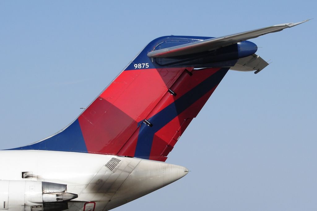 McDonnell Douglas DC-9-50 (N784NC)