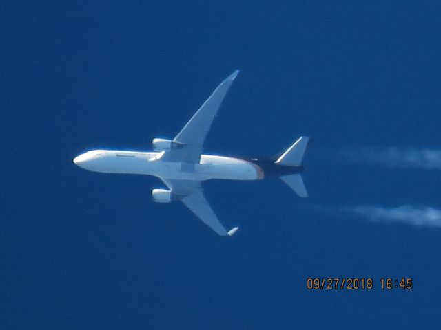 BOEING 767-300 (N323UP)