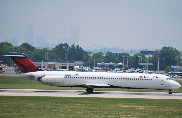 McDonnell Douglas DC-9-50 (N671MC) - Rolling 18C - 5/19/10