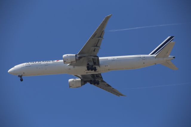 BOEING 777-300ER (F-GSQU)