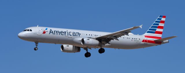 Airbus A321 (N979UY) - phoenix sky harbor international airport 10MAR21