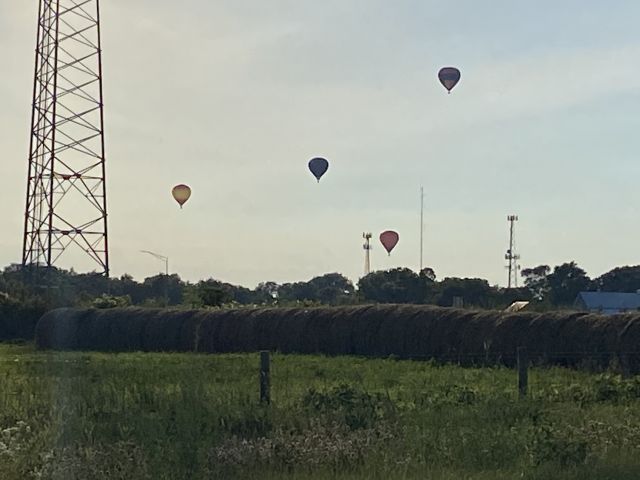 Unknown/Generic Balloon — - Walked the St Croix River Crossing Loop Trail and just happened top catch these balloons departing from Houlton, WI for an evening view of the St Croix River valler at Stillwater.