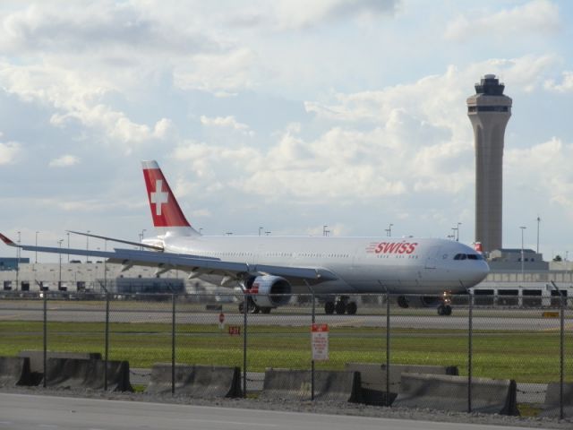 Airbus A330-300 (HB-JHH)