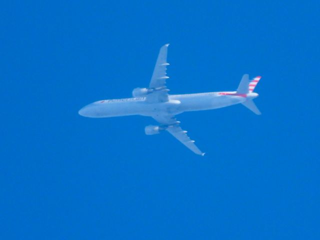 Airbus A321 (N192UW) - AAL1630br /CLT-LASbr /10/06/22