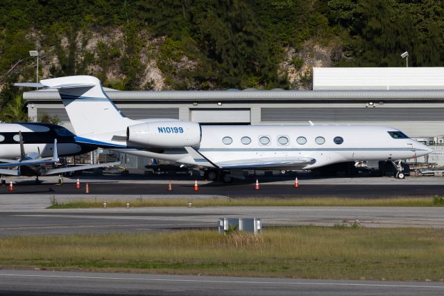 GULFSTREAM AEROSPACE G-7 Gulfstream G600 (N10199) - N10199 parked at TNCM before leaving a few days later. 