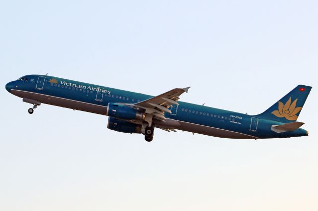 VN-A332 —