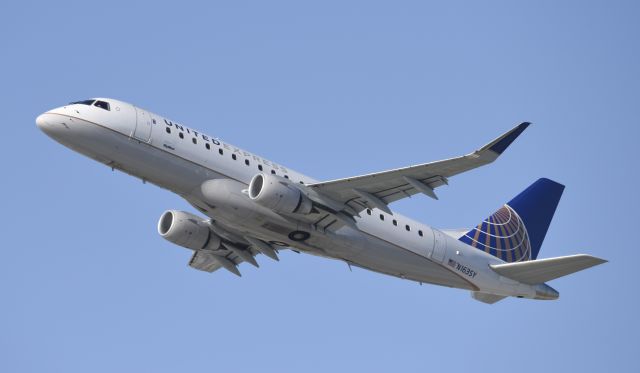 Embraer 175 (N163SY) - Departing LAX on 25L