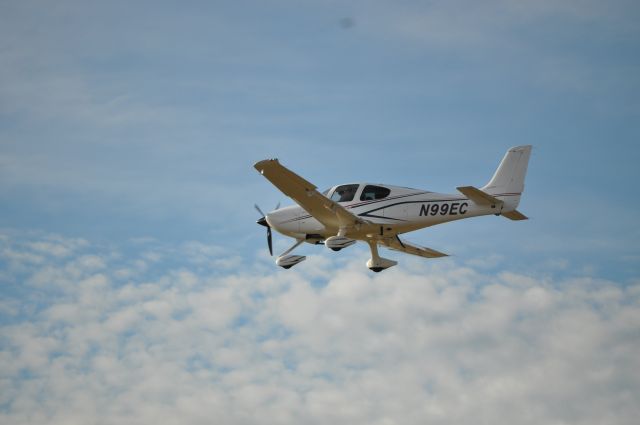 Cirrus SR-22 (N99EC)