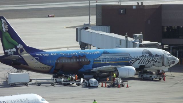 Boeing 737-500 (N705AS)